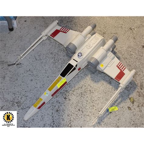 X-WING FIGHTER MODEL