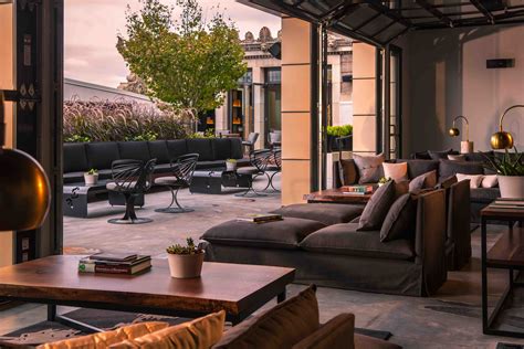 4 Awesome Rooftop Lounges to Toast the Summer Season Farewell