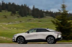 DS No8 review: can a 466-mile range convert Mercedes and BMW drivers?