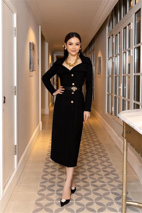 Netizen ngán ngẩm trước hình ảnh Phương Trinh Jolie diện bikini dự tiệc sinh nhật của chồng