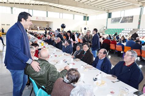 Vila Nova De Poiares C Mara Municipal Reuniu Seniores Em Almo O De