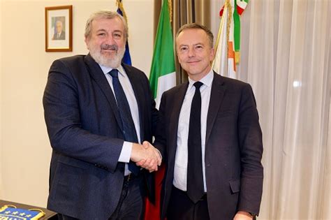 Bari Il Presidente Emiliano Incontra Lambasciatore Francese Martin