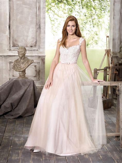 Brautkleider Fara Sposa bei Adornia Brautmode für Bräute aus Siegburg