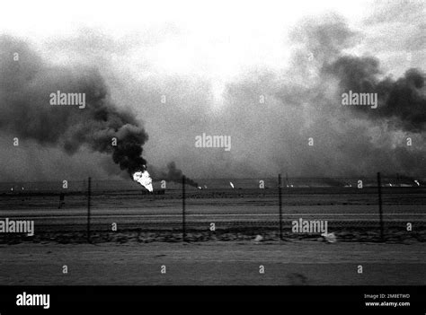 Kuwait oil fires Black and White Stock Photos & Images - Alamy