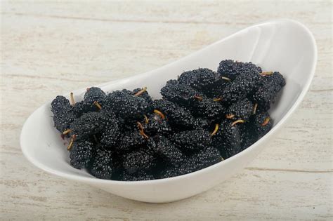 Premium Photo | Black mulberry