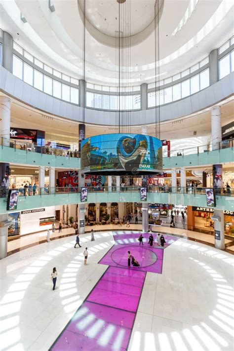 Format Portrait Du Centre Commercial De Luxe Dubai Mall Dans Les