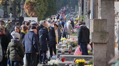 Warszawa Wszystkich Wi Tych Msze I Zmiany Na Cmentarzach