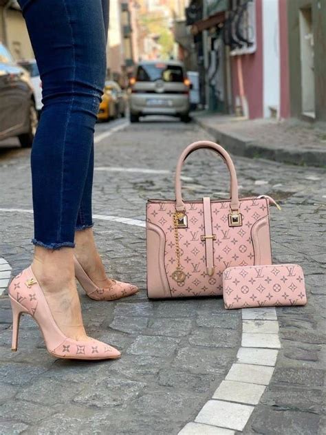 Pin by Maria Hernandez on Amó los zapatos y carteras Louis vuitton