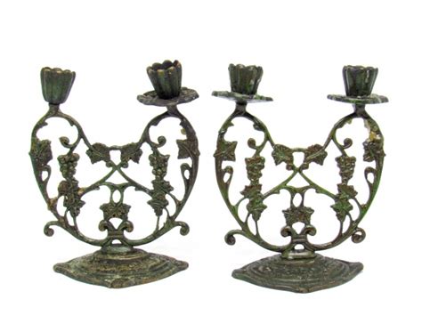 Par de castiçais candelabros para 02 velas Em metal