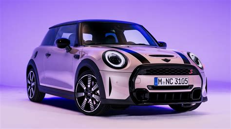 В России стартовали продажи новых премиальных хэтчбеков Mini Cooper