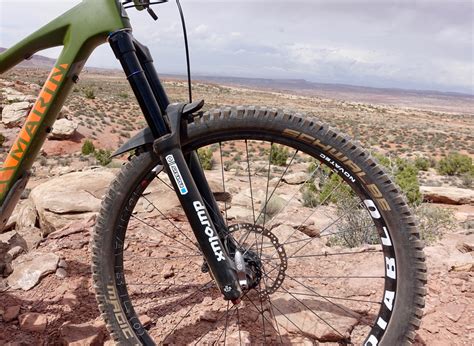 First Look: SR Suntour Durolux Fork - Singletracks Mountain Bike News