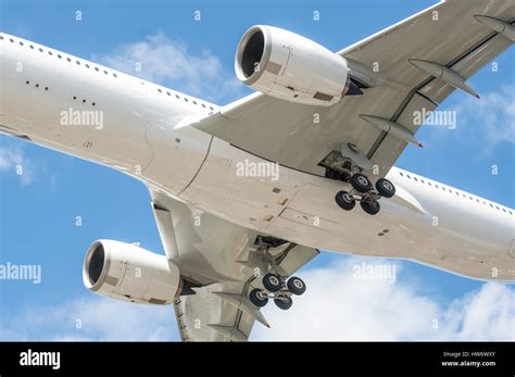 Aircraft Undercarriage Hi Res Stock Photography And Images Alamy