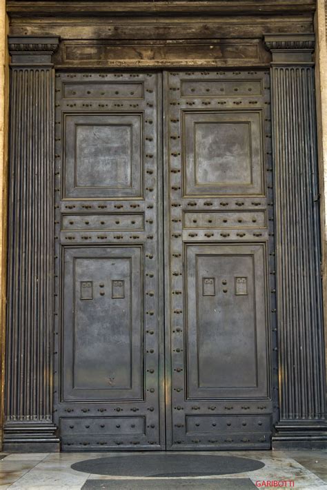 Ancient Roman Doors The Entrance To Roma Pantheon