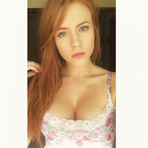 Redhead Cleavage Porn Pic
