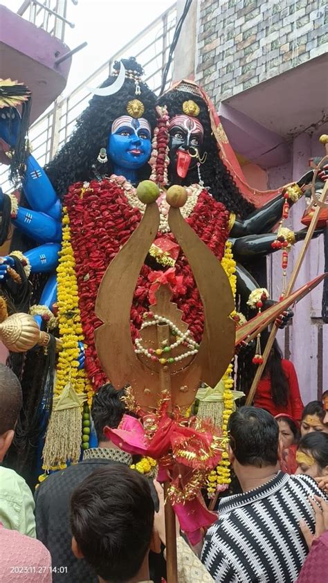 After Worshiping Maa Kali The Idol Was Immersed While Singing Jas Song मां काली की पूजा के