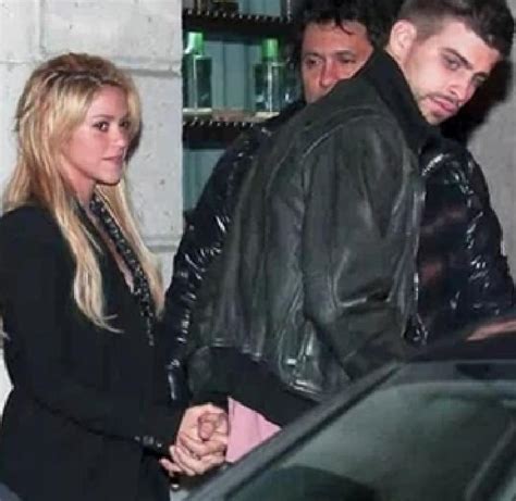 Is Shakira pregnant ? Looks like it! - Gerard Piqué Photo (19568043 ...