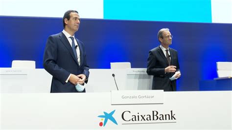 Accionistas de CaixaBank aprueban por mayoría su fusión con Bankia