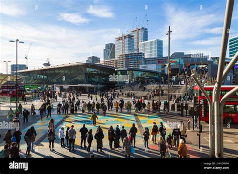 Stratford station train westfield shopping hi-res stock photography and ...