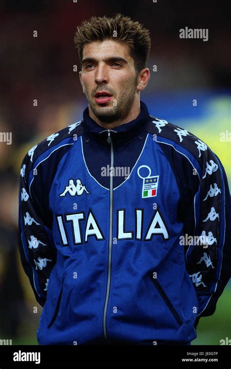 GIANLUIGI BUFFON ITALY & PARMA 29 March 2000 Stock Photo - Alamy