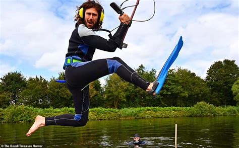 Meet the 'Bondi Treasure Hunter', whose underwater finds include guns ...