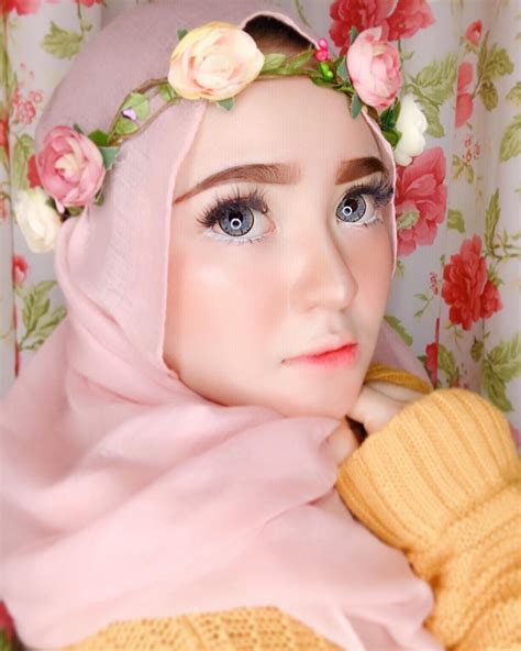 Potret Menawan Herlin Kenza Si Hijaber Barbie Asal Aceh