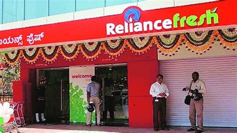 Reliance Retail Q4 Pre Tax Profit Rises To Rs 3705 Crore Fy22 Gross