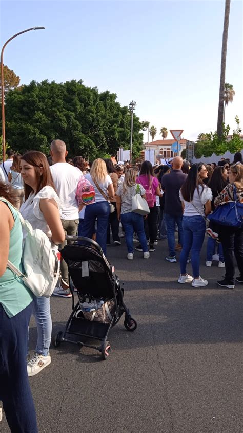 Lamezia Manifestazione In Piazza Contro Il Dimensionamento Scolastico