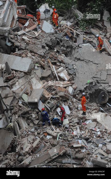 Guiyang China S Guizhou Province 20th May 2015 Rescuers Search For