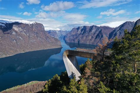 STEGASTEIN VIEWPOINT ABOVE THE AURLANDSFJORD