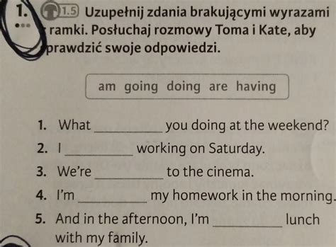 Uzupełnij zdania brakującymi wyrazami z ramki Posłuchaj rozmowy Toma i