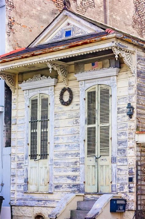 Christmas Wreath on Shotgun House in New Orleans Louisana French ...