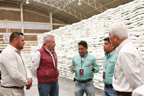 Entrega Ramírez Bedolla fertilizantes a 1 400 productores en la Meseta