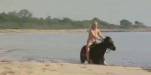 Riding Naked Bareback Tnaflix