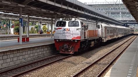 NONTON KERETA DI STASIUN JATINEGARA ADA MASINIS RAMAH YouTube