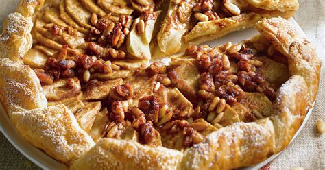 Tarta de manzana y frutos secos con hojaldre un clásico de la abuela y