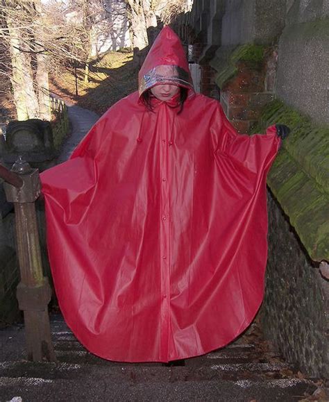 Pin By Rub Allo On Rubber Plastic Nylon Cape Rainwear Fashion