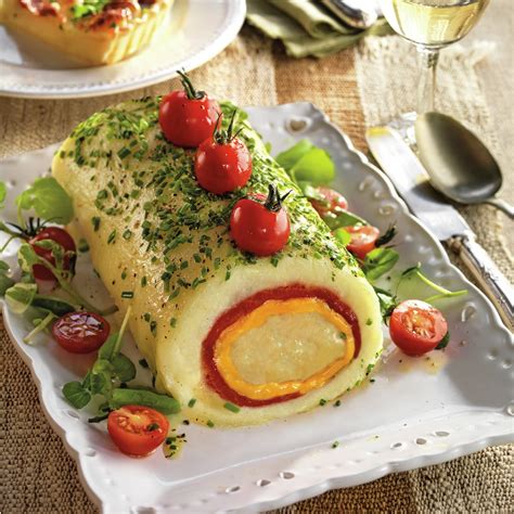 Tronco de puré de patata relleno de piquillos y queso