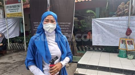 Bertahan Agar Tidak Digusur Satpol Pp Orang Tua Siswa Rela Menginap Di