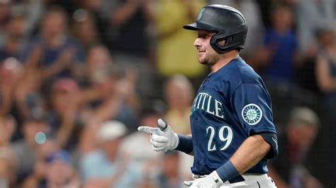 Cal Raleigh propels Mariners' rally to beat Rangers | Fox News