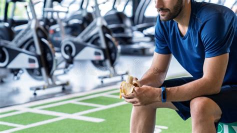 Athletes Eat Bananas After Exercise Stock Image Image Of Energy