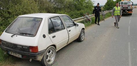 Laval Chang Un Groupe De Cyclotouristes Percut Par Une Voiture