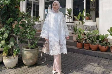 Tunik Brokat Kombinasi Satin Buat Tampilan Cantik Elegan