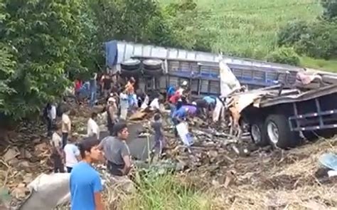 Tr Iler Cervecero Vuelca En Autopista Puebla Veracruz Telediario M Xico