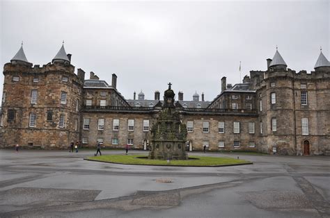 Life Is Beautiful: Palace of Holyrood in Edinburgh