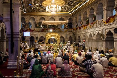 Gurudwara Bangla Sahib Delhi Worship Inside The Sikh Tem Flickr