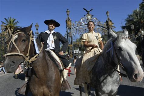 Carrusel Qu Signific El Dise O De Cada Carro De Las Reinas De