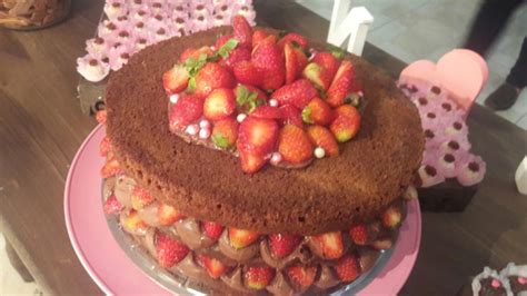 Naked Cake De Chocolate Morangos Massa De Chocolate Recheio De Mousse De Chocolate