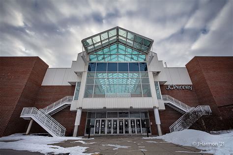 Take A Look Inside The Abandoned ShoppingTown Mall Near Syracuse