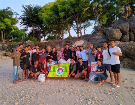 Peduli Keindahan Pantai Impasca Kupang Gelar Aksi Pungut Sampah