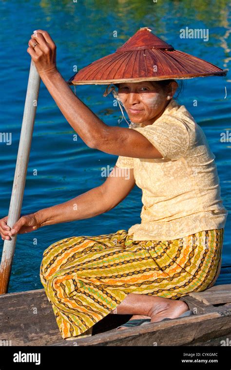 Myanmar Burma Woman Of Intha Ethnic Group Rowing Her Canoe Inle Lake